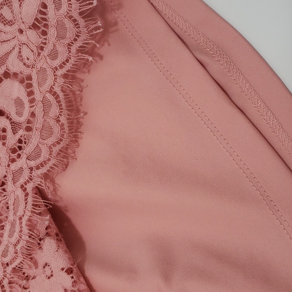 Beautiful Womens Isaac Mizrahi Live Cold Shoulder Lined Lace Top - Picture 6 of 10